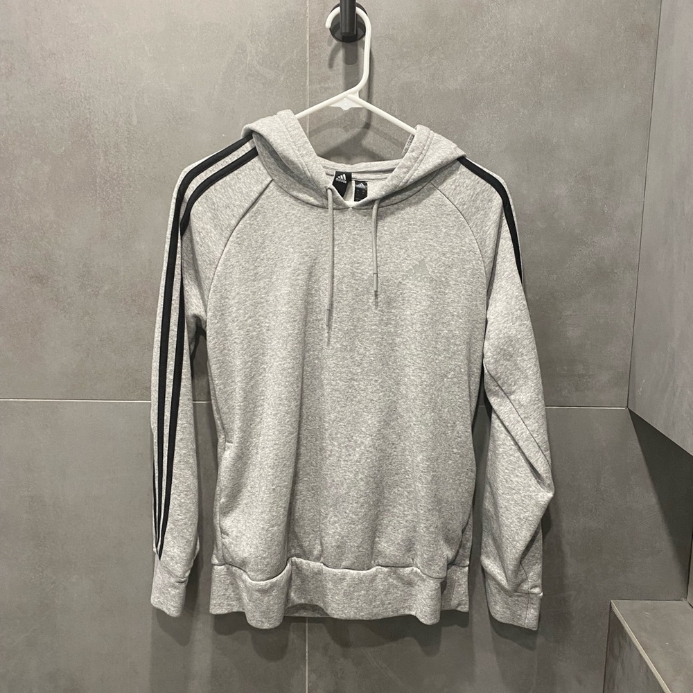 adidas sweatshirt with pockets